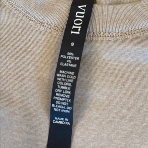 NWOT Vuori Energy T. Ecru Heather (Bone/Oatmeal) color. - Picture 3 of 5
